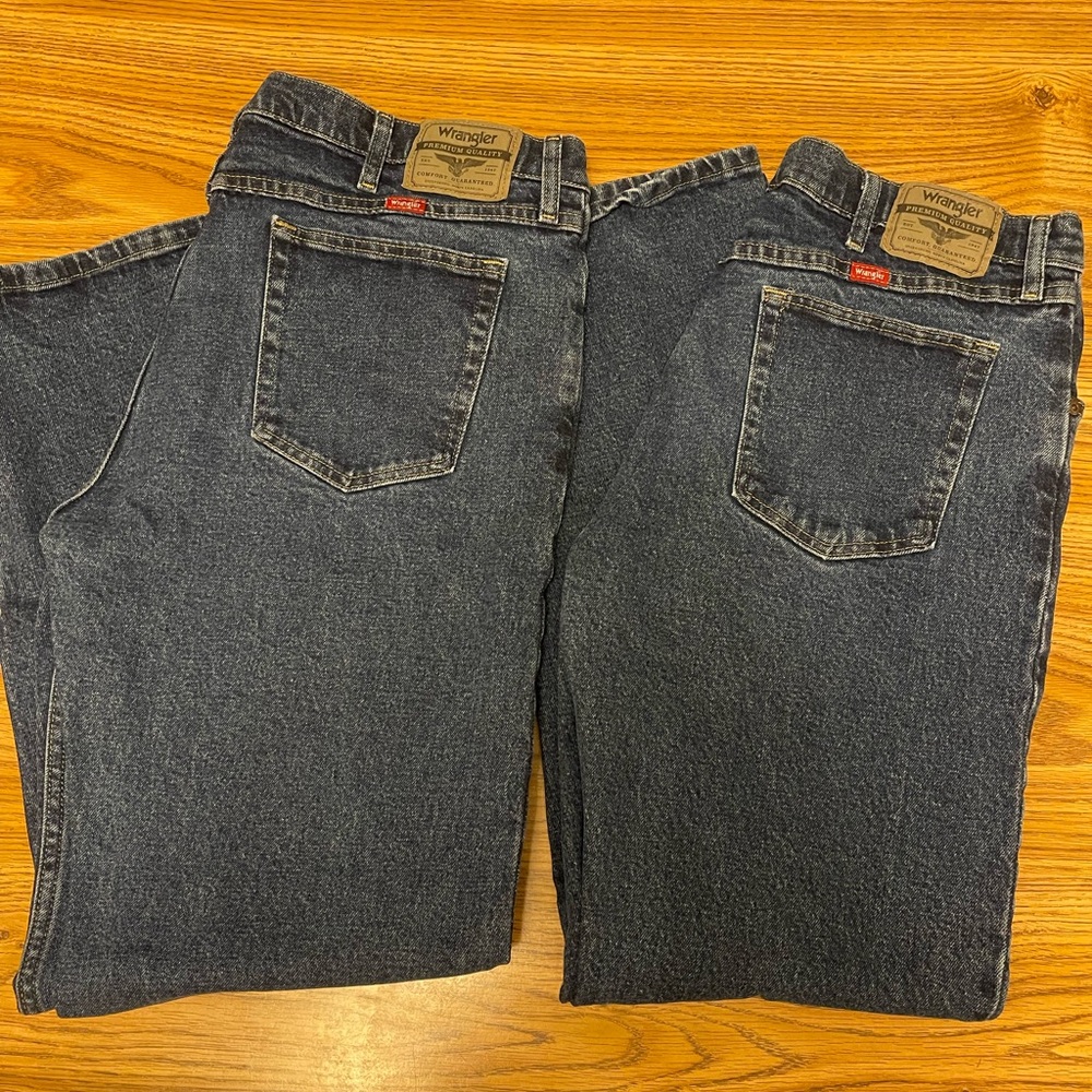 Wrangler Blue Jeans Men’s 36 x 32 Lot of 2